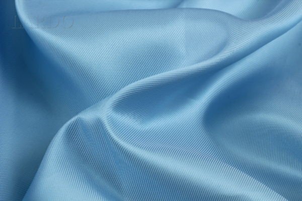 Применение вискозы в модной индустрии: от платьев и блузок до аксессуаров