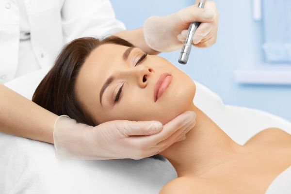Косметологические процедуры для омоложения кожи: инъекции, пилинги, лазерные технологии