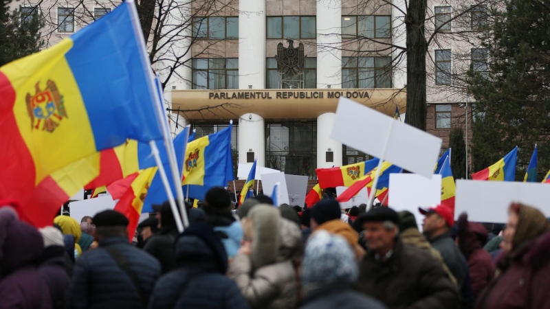 Молдавские власти отдаляют страну от Европы, считает эксперт