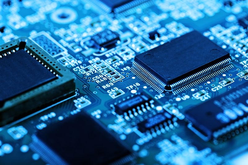 Arm начала агрессивно отбирать долю рынка процессоров у Intel и AMD