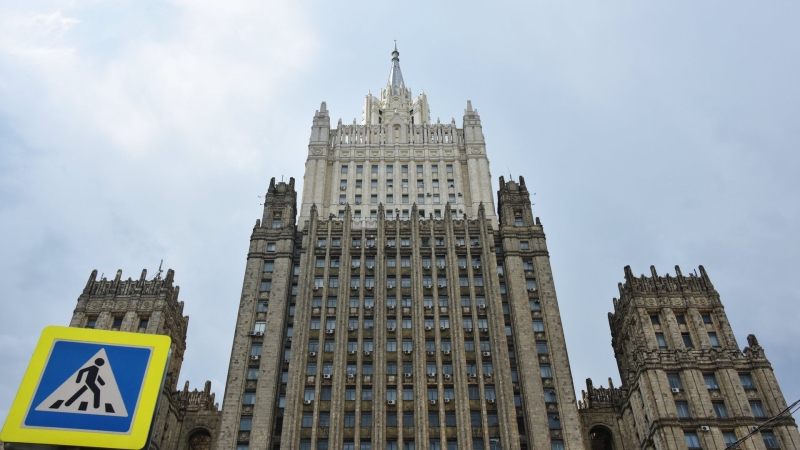 Москва не ожидает изменений в антироссийском курсе НАТО, заявили в МИД