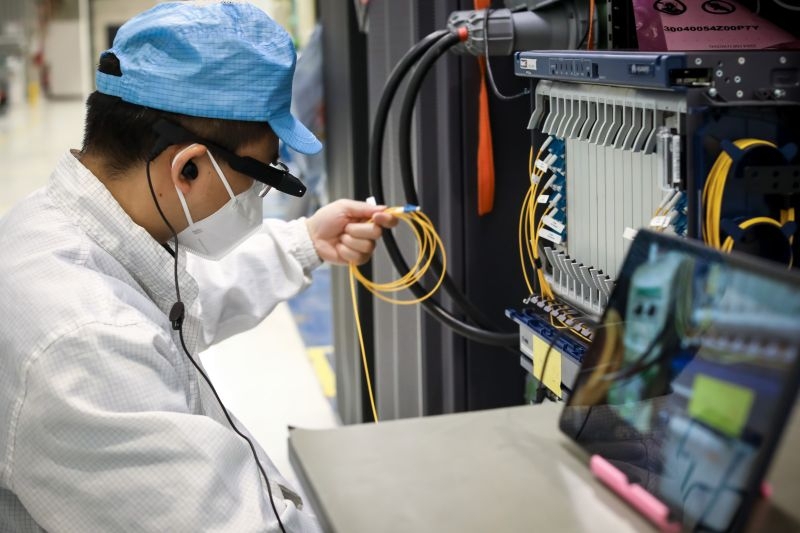 Основатель Huawei признал, что чипы компании на поколение отстают от западных, но назвал санкции неэффективными