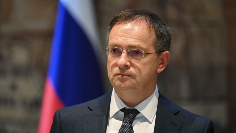 Украинские родители просят помощь у российских консульств, заявил Мединский