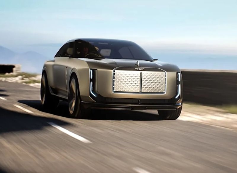 Bentley показала EXP 15 — люксовое трёхместное электрическое купе с длинным капотом