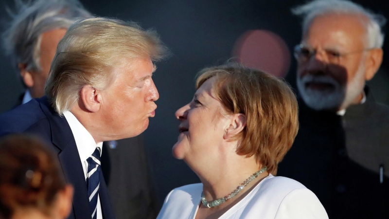 "Совершила ошибку". Меркель внезапно вспомнила о старой обиде на Трампа