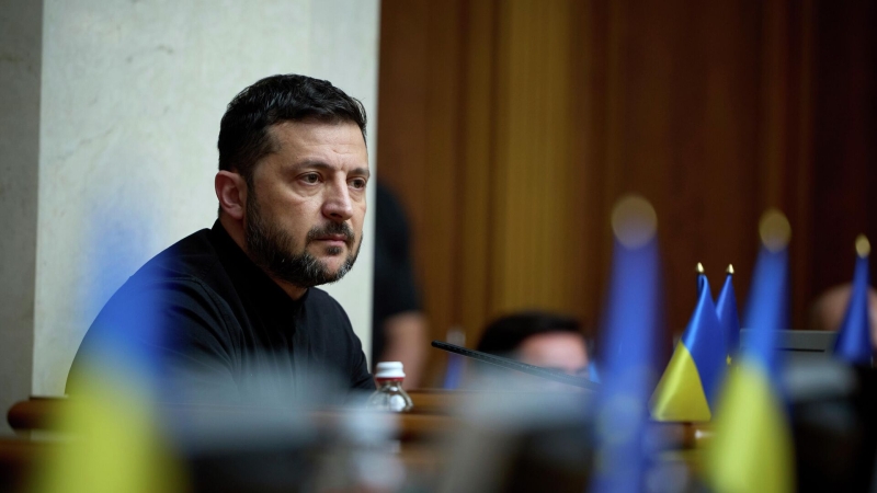 Зеленский законом о НАБУ "сдал назад", пишут СМИ