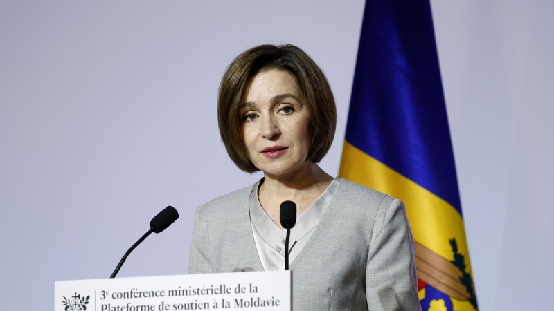 Додон заявил, что Санду цепляется зубами за власть