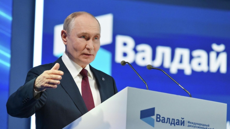 Фундаментальные вещи европейской идентичности исчезают, заявил Путин
