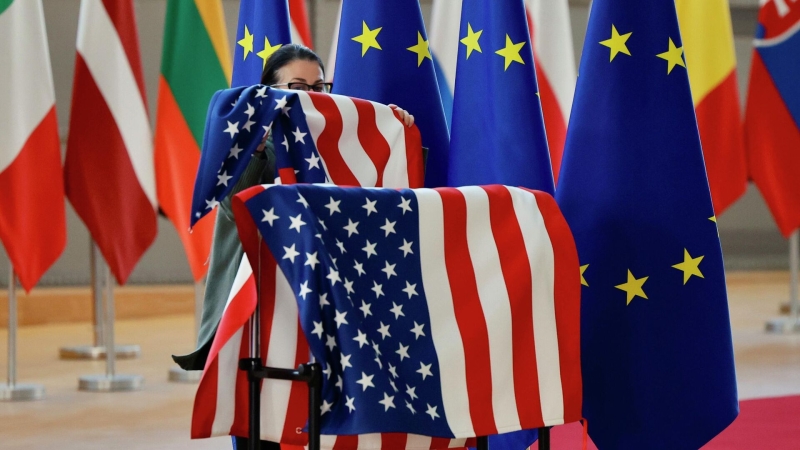Ушаков рассказал о влиянии США на политику Европы на Украине