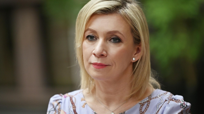 Запад наплодил бездарных форумов по Украине, заявила Захарова