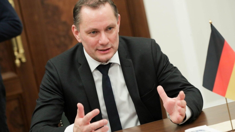 Лидер АдГ выступил в защиту поездки коллег по партии в Россию