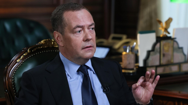 Медведев прокомментировал коррупционный скандал на Украине